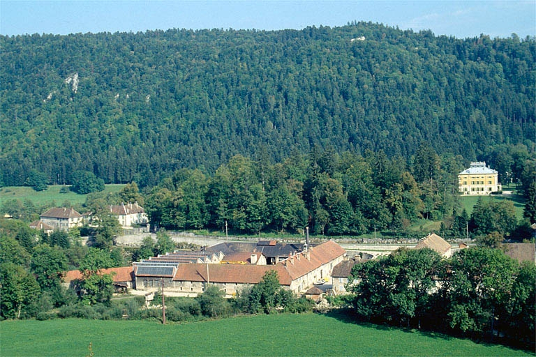 Vue d'ensemble depuis l'ouest. © Yves Sancey / Région Bourgogne-Franche-Comté, Inventaire du patrimoine - 1992 Vue d'ensemble depuis l'ouest. © Yves Sancey / Région Bourgogne-Franche-Comté, Inventaire du patrimoine - 1992