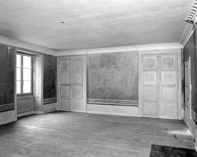 Intérieur de l'habitation : salon, angle sud-ouest. © Yves Sancey / Région Bourgogne-Franche-Comté, Inventaire du patrimoine - 1992