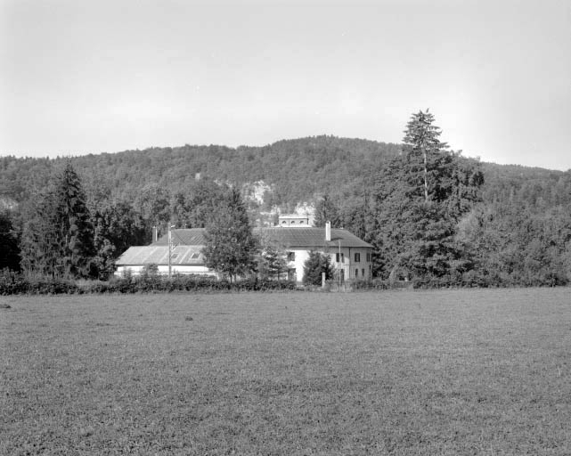 Vue éloignée de la façade postérieure de la ferme. © Yves Sancey / Région Bourgogne-Franche-Comté, Inventaire du patrimoine - 1992