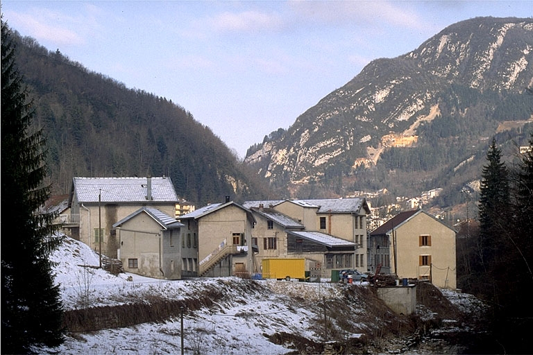 Vue d'ensemble depuis le sud. © Laurent Poupard / Région Bourgogne-Franche-Comté, Inventaire du patrimoine - 1992