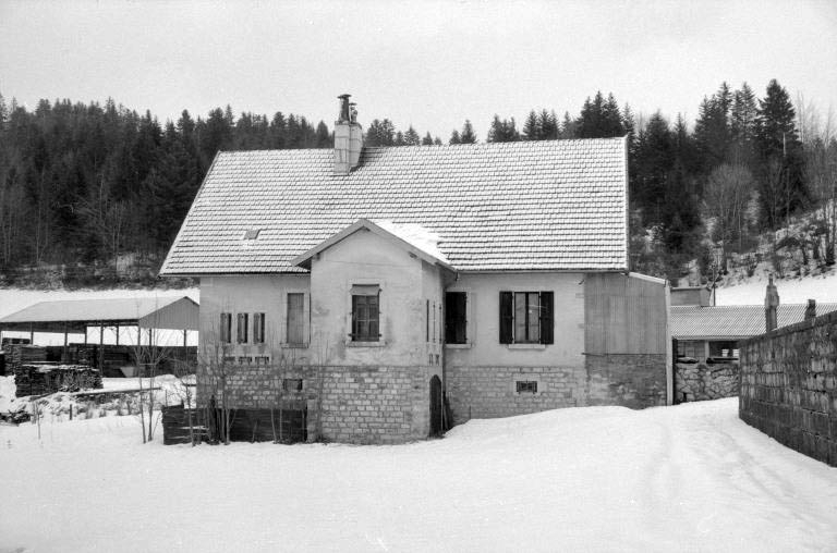 Façade latérale gauche. © Laurent Poupard / Région Bourgogne-Franche-Comté, Inventaire du patrimoine - 1992