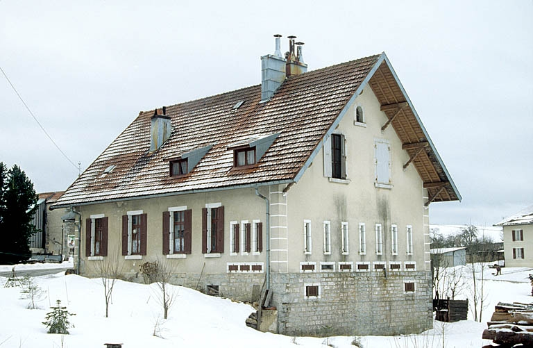 Façades postérieure et latérale droite. © Laurent Poupard / Région Bourgogne-Franche-Comté, Inventaire du patrimoine - 1992
