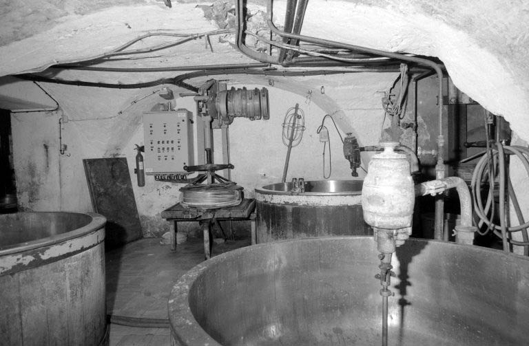 Atelier de fabrication est. © Laurent Poupard / Région Bourgogne-Franche-Comté, Inventaire du patrimoine - 1992