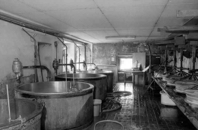 Intérieur de l'atelier de fabrication. © Laurent Poupard / Région Bourgogne-Franche-Comté, Inventaire du patrimoine - 1992