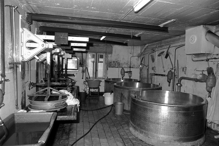 Intérieur de l'atelier de fabrication. © Laurent Poupard / Région Bourgogne-Franche-Comté, Inventaire du patrimoine - 1992
