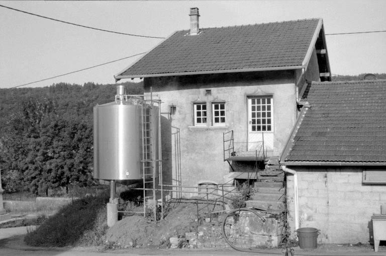 Façade postérieure de la maison. © Laurent Poupard / Région Bourgogne-Franche-Comté, Inventaire du patrimoine - 1992