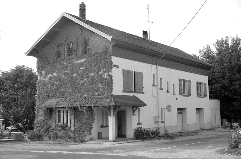 Logement, bureau, remise à automobile. © Laurent Poupard / Région Bourgogne-Franche-Comté, Inventaire du patrimoine - 1992