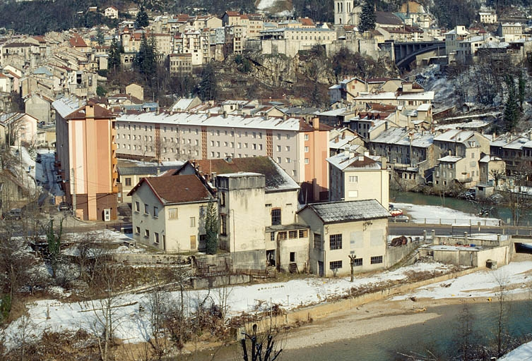 Vue d'ensemble rapprochée depuis l'ouest. © Laurent Poupard / Région Bourgogne-Franche-Comté, Inventaire du patrimoine - 1992