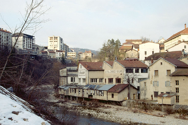 Vue d'ensemble de la façade postérieure (sur la Bienne). © Laurent Poupard / Région Bourgogne-Franche-Comté, Inventaire du patrimoine - 1992 Vue d'ensemble de la façade postérieure (sur la Bienne). © Laurent Poupard / Région Bourgogne-Franche-Comté, Inventaire du patrimoine - 1992