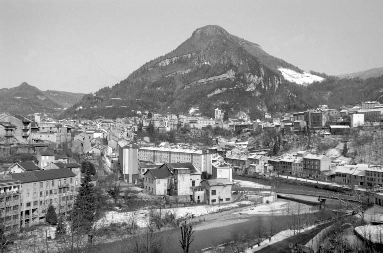 Vue d'ensemble depuis l'ouest. © Laurent Poupard / Région Bourgogne-Franche-Comté, Inventaire du patrimoine - 1992
