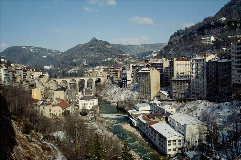Vue d'ensemble du site depuis le sud-ouest. © Laurent Poupard / Région Bourgogne-Franche-Comté, Inventaire du patrimoine - 1992