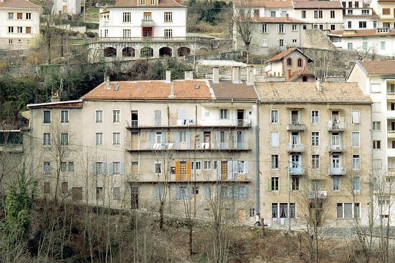 Façade postérieure des immeubles n° 22 et 24. © Laurent Poupard / Région Bourgogne-Franche-Comté, Inventaire du patrimoine - 1992