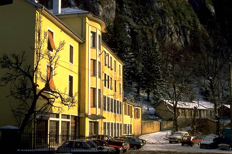 Vue d'ensemble depuis le nord-ouest. © Laurent Poupard / Région Bourgogne-Franche-Comté, Inventaire du patrimoine - 1992