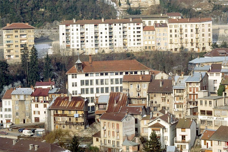 Vue d'ensemble depuis l'est. © Laurent Poupard / Région Bourgogne-Franche-Comté, Inventaire du patrimoine - 1992