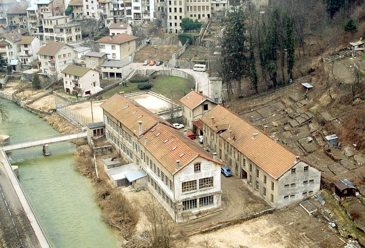 Vue d'ensemble plongeante depuis le sud-est. © Laurent Poupard / Région Bourgogne-Franche-Comté, Inventaire du patrimoine - 1992