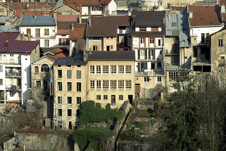 Vue d'ensemble depuis le sud-est. © Laurent Poupard / Région Bourgogne-Franche-Comté, Inventaire du patrimoine - 1992