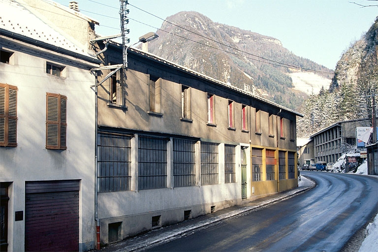 Façade antérieure de trois quarts gauche. © Laurent Poupard / Région Bourgogne-Franche-Comté, Inventaire du patrimoine - 1992