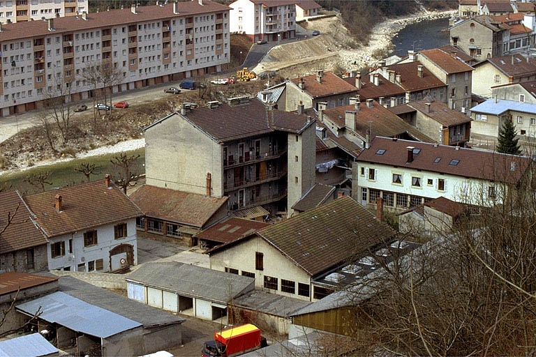Vue d'ensemble plongeante depuis le sud-est. © Laurent Poupard / Région Bourgogne-Franche-Comté, Inventaire du patrimoine - 1992