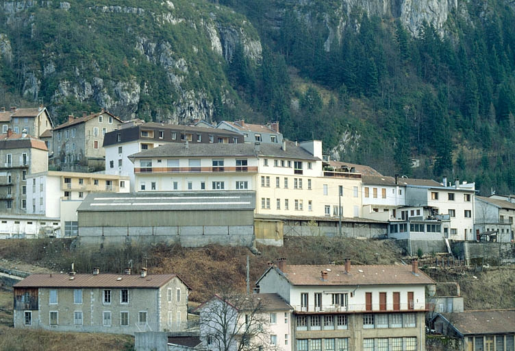 Vue d'ensemble depuis le nord. © Laurent Poupard / Région Bourgogne-Franche-Comté, Inventaire du patrimoine - 1992