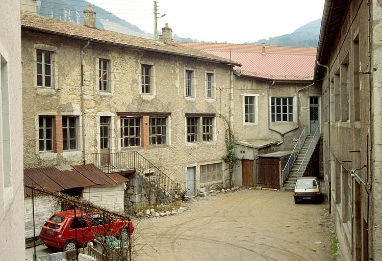 Bâtiments rue Carnot : vue d'ensemble. © Laurent Poupard / Région Bourgogne-Franche-Comté, Inventaire du patrimoine - 1992