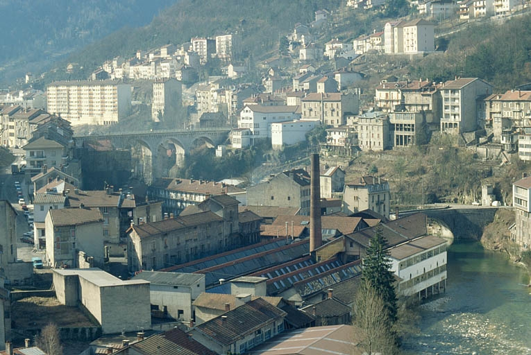 Vue d'ensemble plongeante depuis le nord. © Laurent Poupard / Région Bourgogne-Franche-Comté, Inventaire du patrimoine - 1992