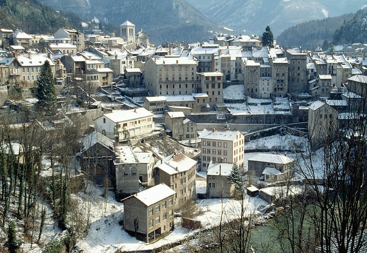 Vue d'ensemble depuis le nord-ouest. © Laurent Poupard / Région Bourgogne-Franche-Comté, Inventaire du patrimoine - 1992