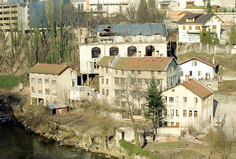Vue d'ensemble depuis le sud-ouest. © Laurent Poupard / Région Bourgogne-Franche-Comté, Inventaire du patrimoine - 1992