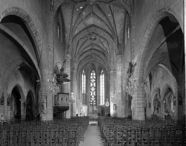 Intérieur : vue de la nef et du choeur depuis l'entrée. © Yves Sancey / Région Bourgogne-Franche-Comté, Inventaire du patrimoine - 1992