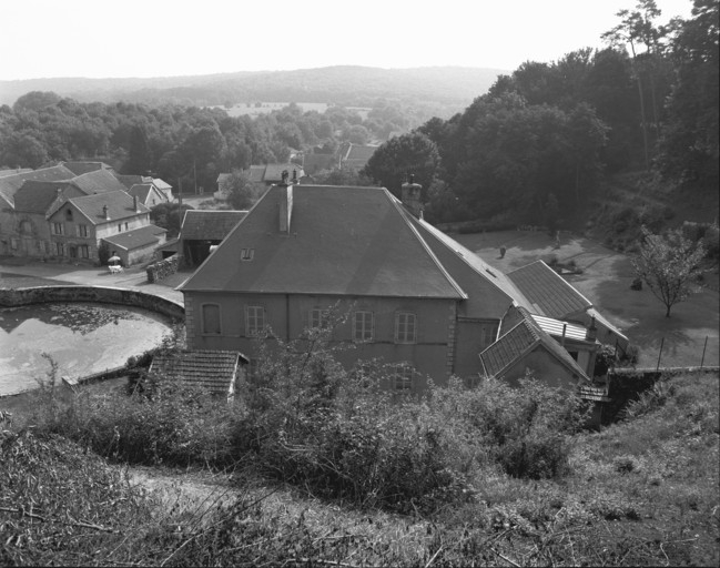 Façade postérieure du logement patronal en 1992. © Yves Sancey / Région Bourgogne-Franche-Comté, Inventaire du patrimoine - 1992