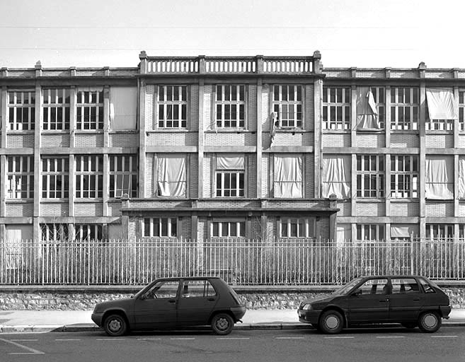 Détail de la façade antérieure (bâtiment 2c). © Yves Sancey / Région Bourgogne-Franche-Comté, Inventaire du patrimoine - 1993