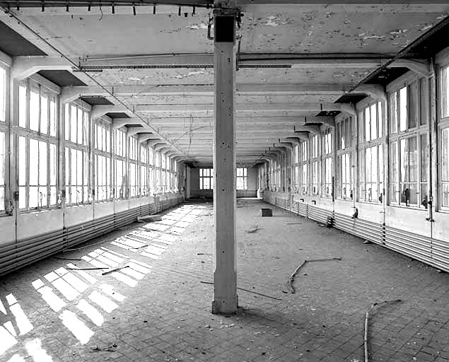 Intérieur d'un atelier de montage (bâtiment 2b, 2e étage). © Yves Sancey / Région Bourgogne-Franche-Comté, Inventaire du patrimoine - 1993