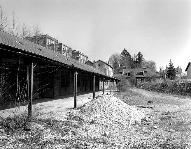 Cour du site ancien. © Yves Sancey / Région Bourgogne-Franche-Comté, Inventaire du patrimoine - 1993