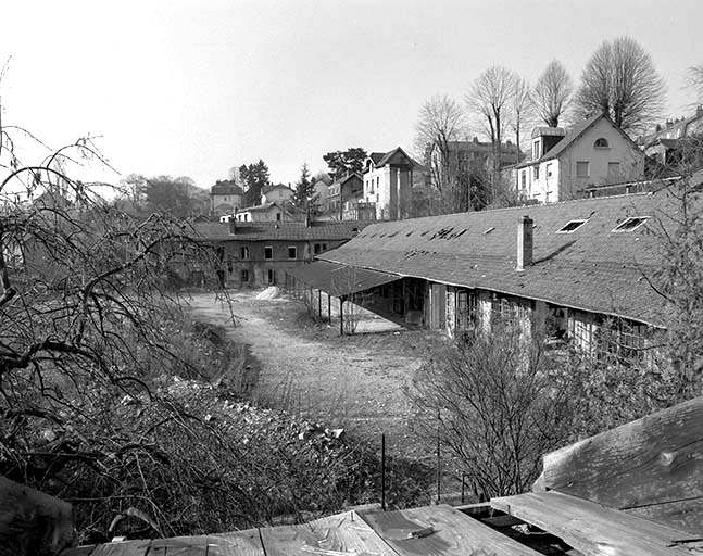 Logement d'ouvriers (21) et menuiserie. © Yves Sancey / Région Bourgogne-Franche-Comté, Inventaire du patrimoine - 1993