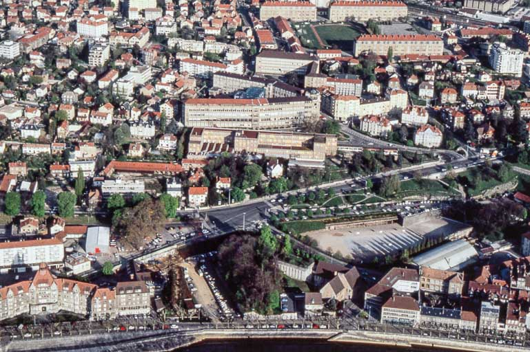 Vue aérienne du quartier, depuis l'est. © Jean-Pierre Bévalot / Région Bourgogne-Franche-Comté, Inventaire du patrimoine - 1993