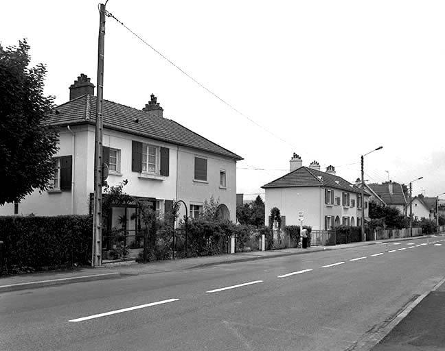 Maison et immeuble, rue Xavier Marmier. © Yves Sancey / Région Bourgogne-Franche-Comté, Inventaire du patrimoine - 1993