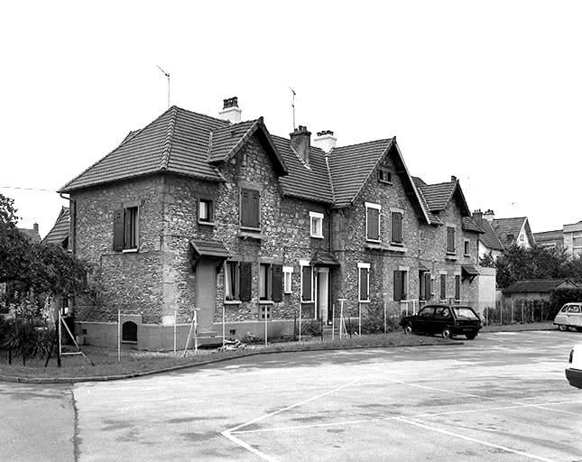 Façade postérieure de l'immeuble de type 1, 10, 12, 14, 16 rue du Bougney. © Yves Sancey / Région Bourgogne-Franche-Comté, Inventaire du patrimoine - 1993