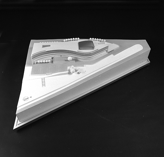 Maquette de la future Chambre de Commerce et d'Industrie, 1993.Maquette présentant le projet d'E. Morin et conservée à la CCI du Doubs. © Yves Sancey / Région Bourgogne-Franche-Comté, Inventaire du patrimoine - 1993