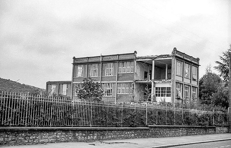 Destruction de l'usine, 22 août 1993 : atelier (2a) vu depuis le nord. © Laurent Poupard / Région Bourgogne-Franche-Comté, Inventaire du patrimoine - 1993
