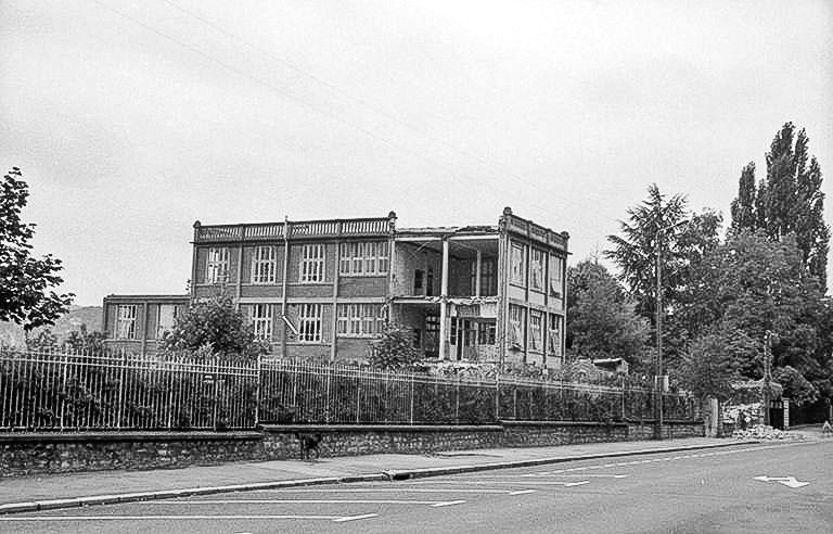 Destruction de l'usine, 23 août 1993 : atelier (2a) vu depuis le nord. © Laurent Poupard / Région Bourgogne-Franche-Comté, Inventaire du patrimoine - 1993