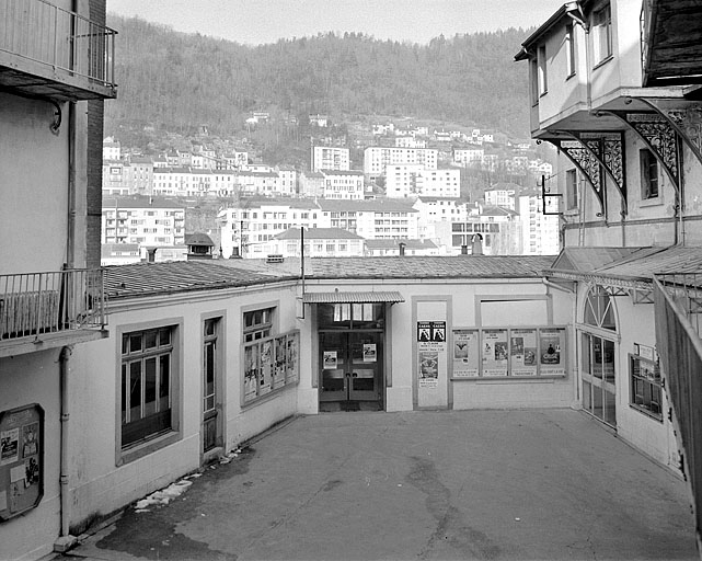 Café : façade antérieure. © Jérôme Mongreville / Région Bourgogne-Franche-Comté, Inventaire du patrimoine - 1993