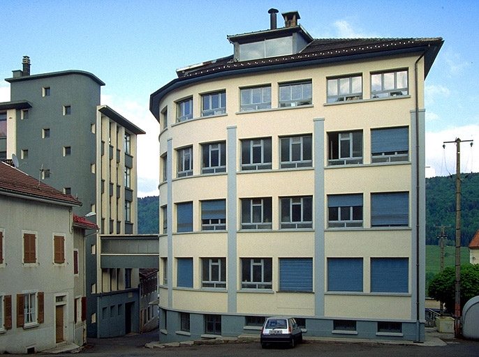 Usines depuis la Place centrale. © Laurent Poupard / Région Bourgogne-Franche-Comté, Inventaire du patrimoine - 1993