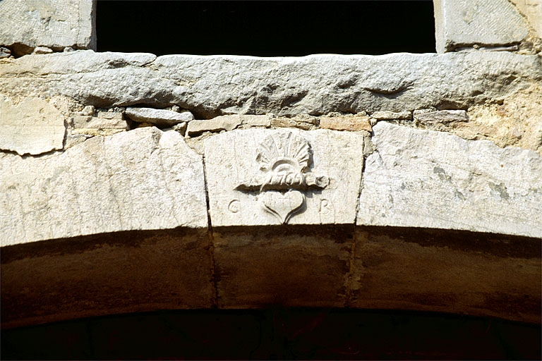 Bâtiment du bureau : clé de voûte sculptée. © Yves Sancey / Région Bourgogne-Franche-Comté, Inventaire du patrimoine - 1993