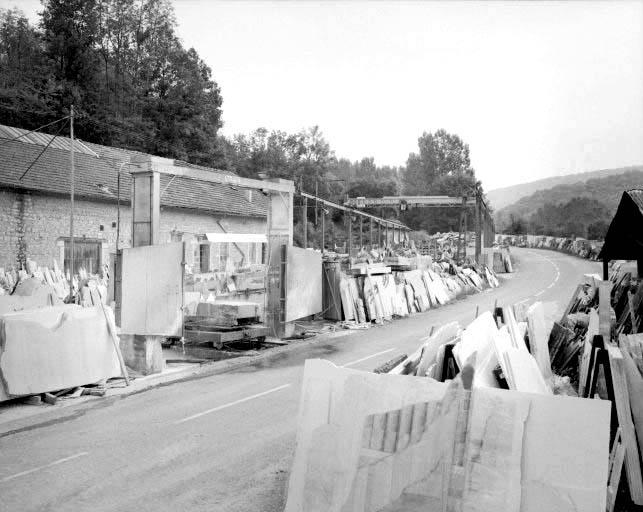 Atelier de fabrication, scie à fil et pont roulant. © Yves Sancey / Région Bourgogne-Franche-Comté, Inventaire du patrimoine - 1993