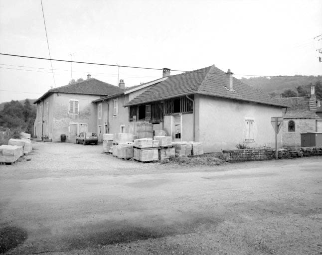 Logement d'ouvriers Q-R-S (ancien moulin Guyot) : façade antérieure. © Yves Sancey / Région Bourgogne-Franche-Comté, Inventaire du patrimoine - 1993