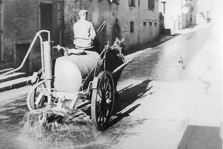 Essai d'épandage avec une citerne mobile. © Jérôme  Mongreville (reproduction) / Région Bourgogne-Franche-Comté, Inventaire du patrimoine - 1993