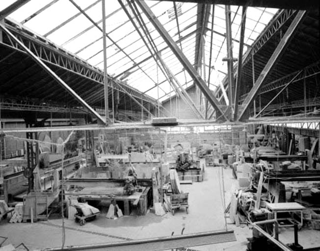 Intérieur de l'atelier de débitage et polissage. © Yves Sancey / Région Bourgogne-Franche-Comté, Inventaire du patrimoine - 1993