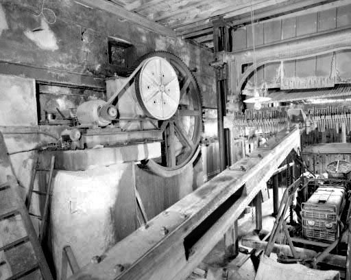 Noria : moteur et système d'entraînement. © Yves Sancey / Région Bourgogne-Franche-Comté, Inventaire du patrimoine - 1993