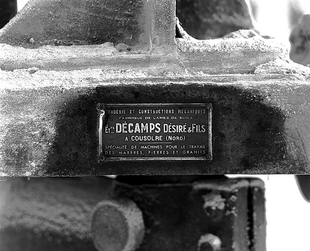 Plaque du constructeur. © Yves Sancey / Région Bourgogne-Franche-Comté, Inventaire du patrimoine - 1993