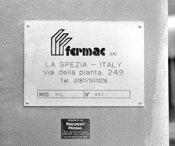 Plaque du constructeur. © Yves Sancey / Région Bourgogne-Franche-Comté, Inventaire du patrimoine - 1993