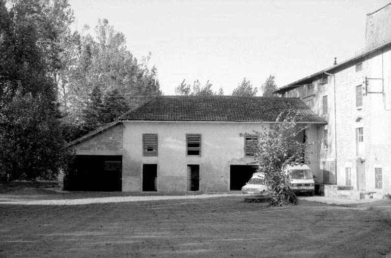 Ancienne étable et remise d'automobile. © Laurent Poupard / Région Bourgogne-Franche-Comté, Inventaire du patrimoine - 1993